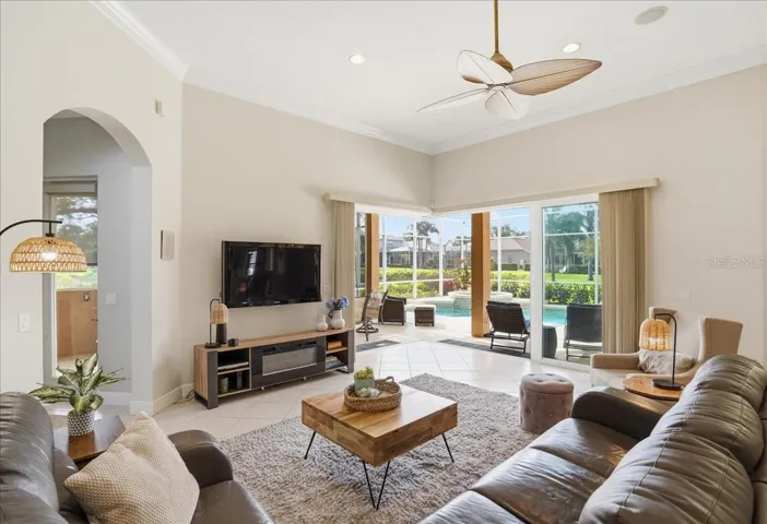 High Ceilings, Huge Sliders, Indoor/Outdoor Living!