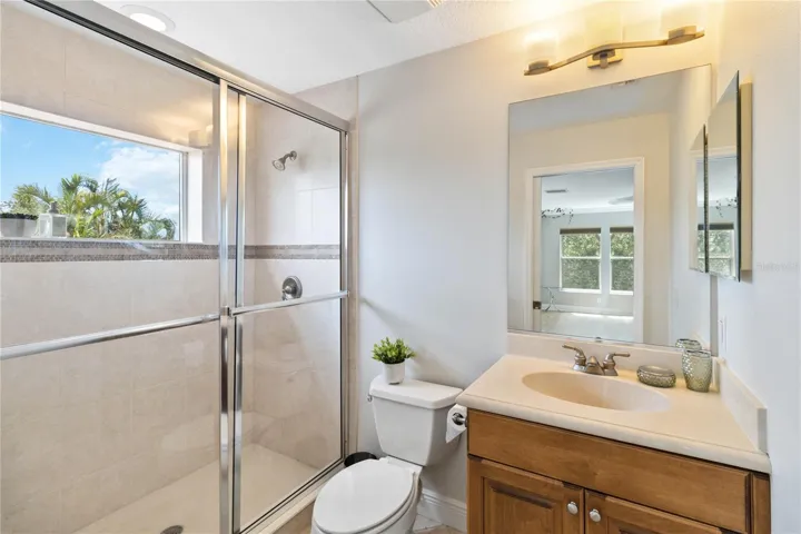 #4 En-Suite Full Bath with Standup Shower (and gorgeous window)