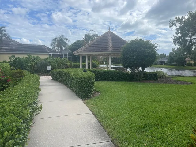 Amenities include Community Center