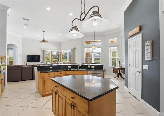 Walk-in Pantry and Large Islands