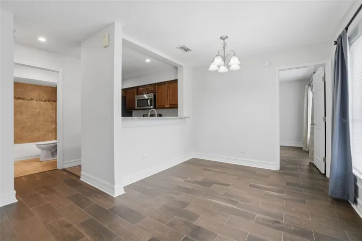 Dining area/breakfast bar