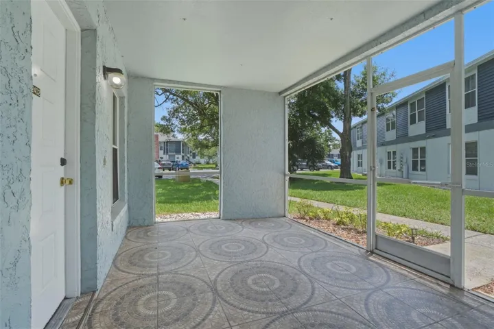 Entry/Covered patio