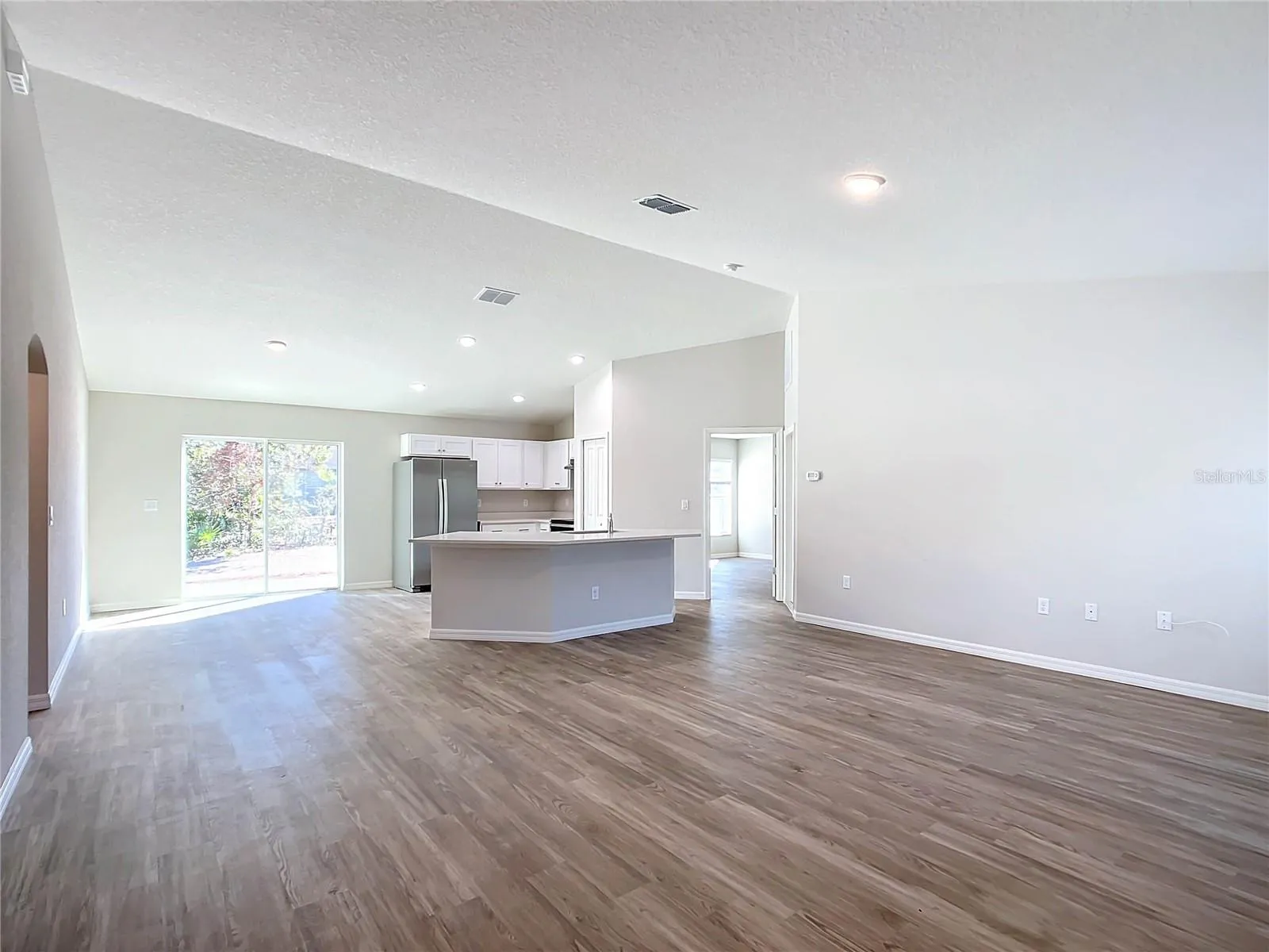 Family to Kitchen