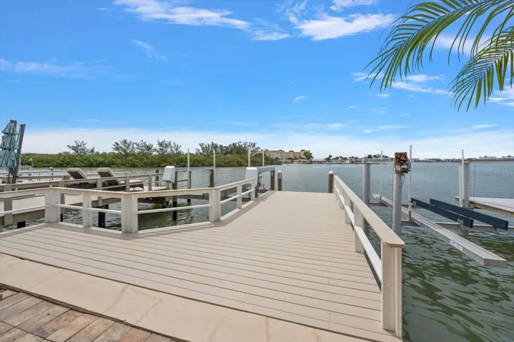 Island view, watch the wildlife while enjoying a beautiful sunrise