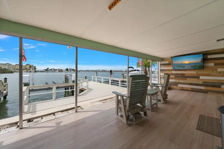 Perfect outdoor space with TV and amazing Views!