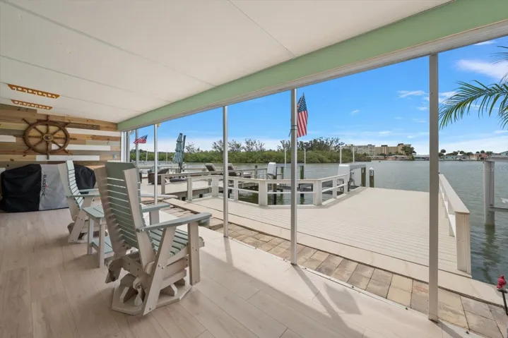 You will love watching the sunrise over the island! So quiet and Peacefull
