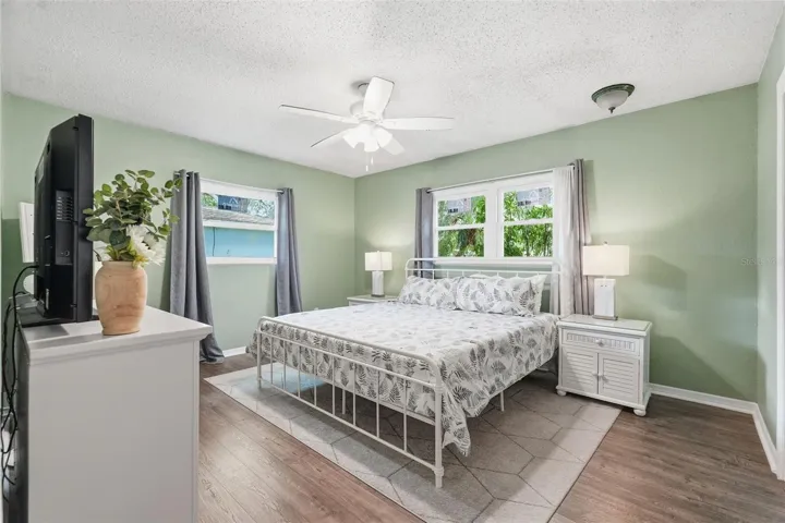 Master bedroom, fits a king bed