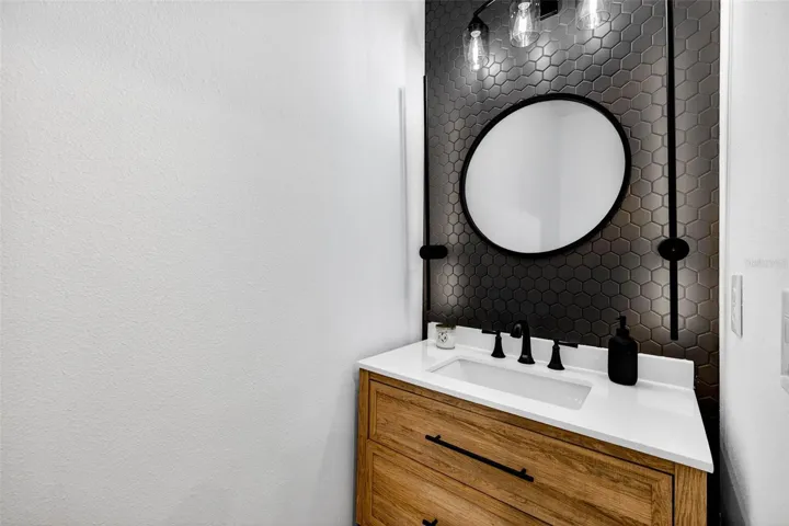 Half bathroom/downstairs