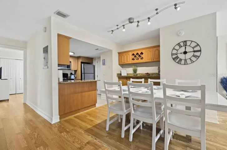Kitchen dining room combo