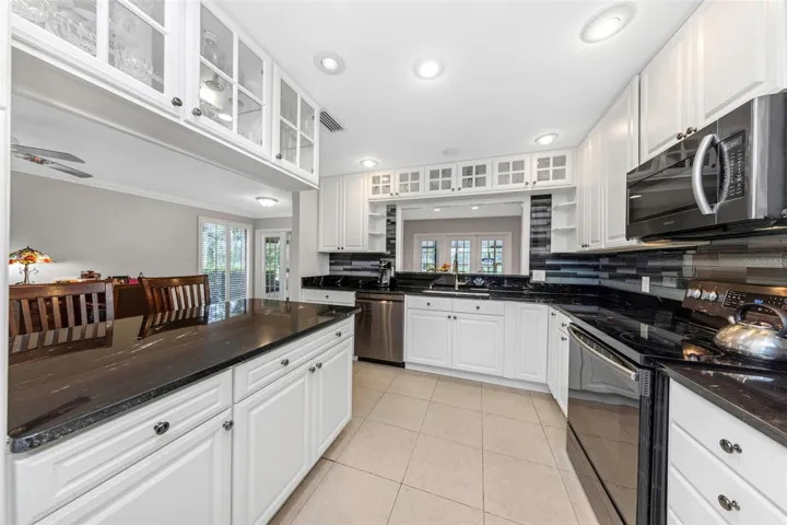 Lots of cabinets