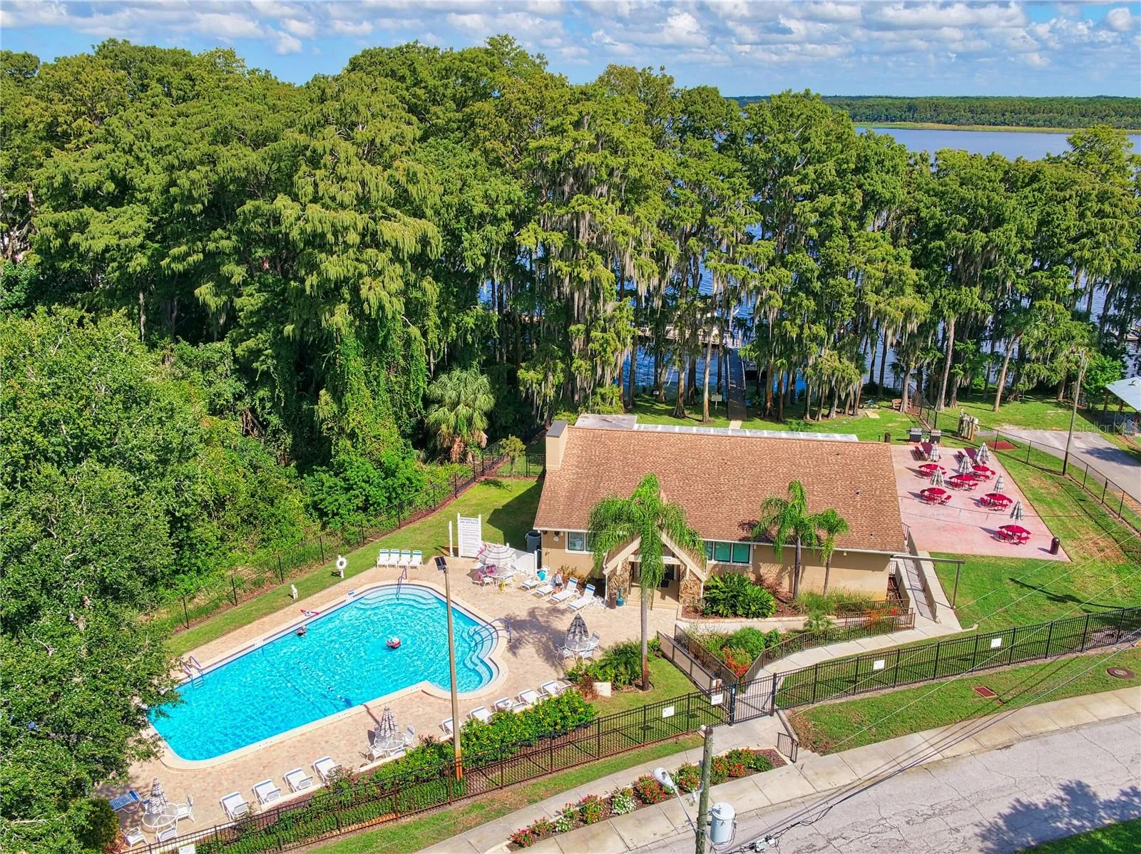 A 2nd heated pool, party, &amp; picnic facilities, &amp; a fishing pier at the lodge~