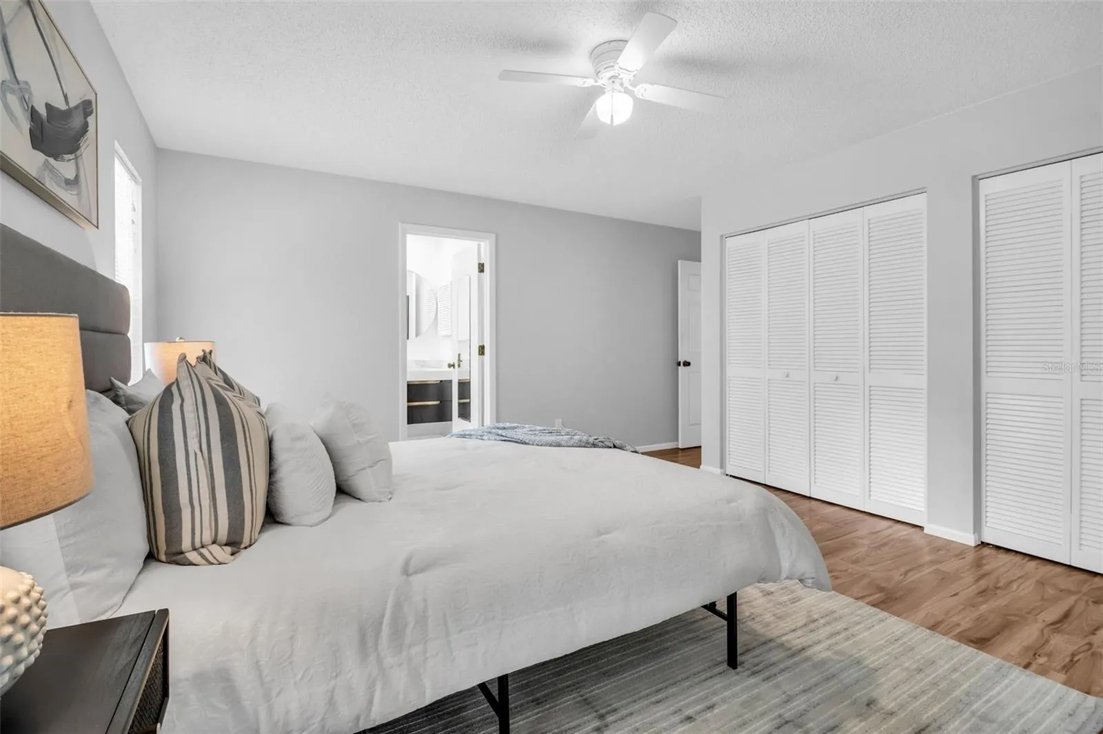 Private en-suite bath~