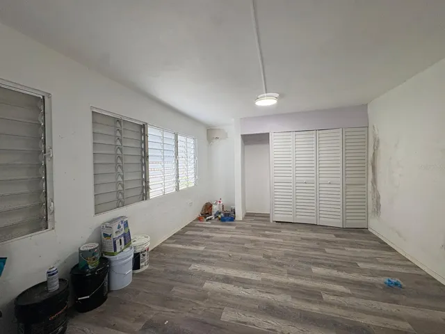 Bedroom without virtual staging