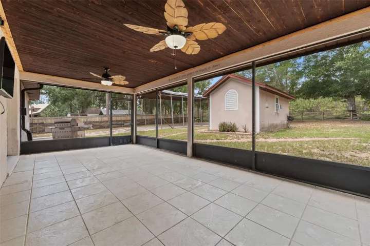 SCREENED REAR LANAI