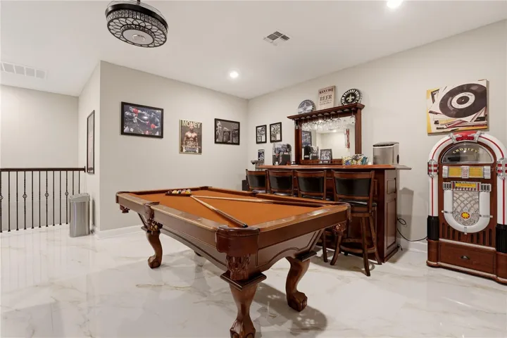 upstsairs bonus/loft