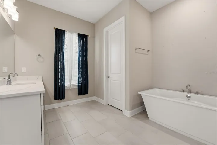 primary ensuite bathroom