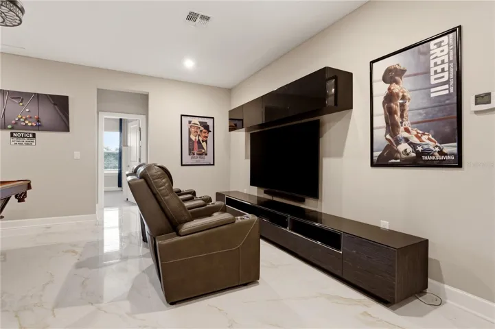 upstsairs bonus/loft