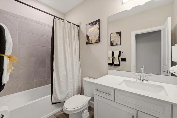 upstairs bedroom's ensuite bath