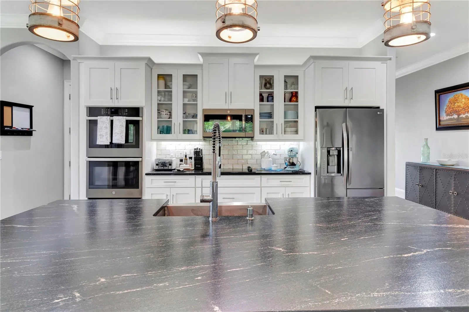 Kitchen with Breakfast Bar