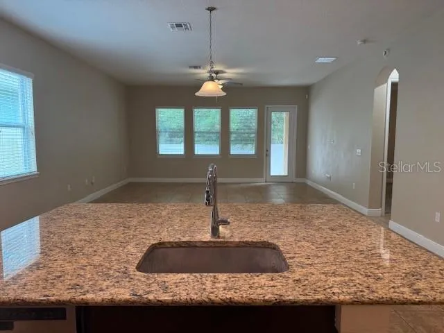Large countertop!