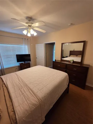 Primary bedrroom fits a kingsize bed w/nightstands