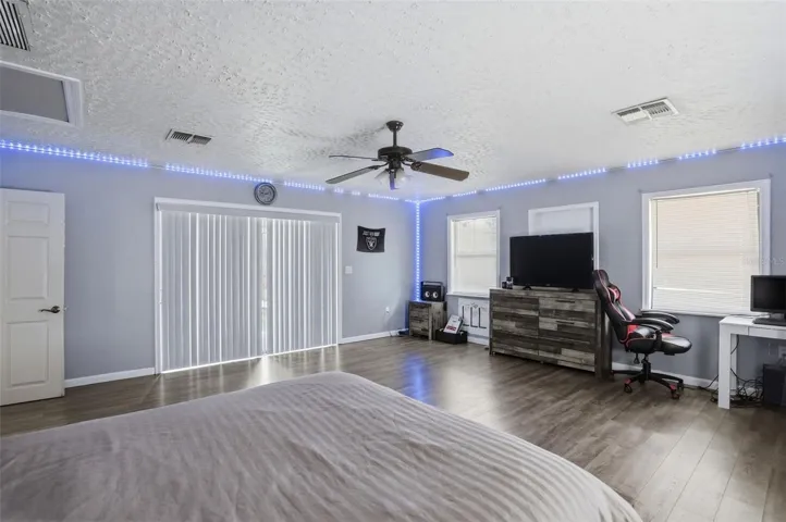 Large Bonus Room (19x18). Use as a family room or 4th bedroom or gym or play room!