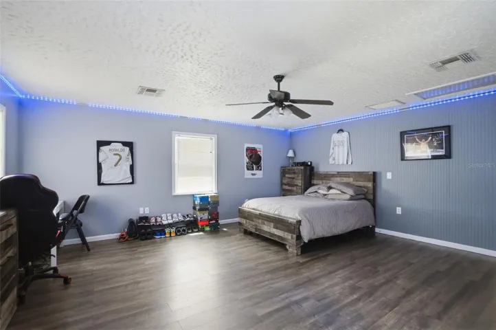 Large bonus room!! Endless uses!!