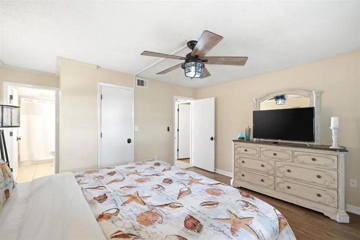 Master bedroom 2