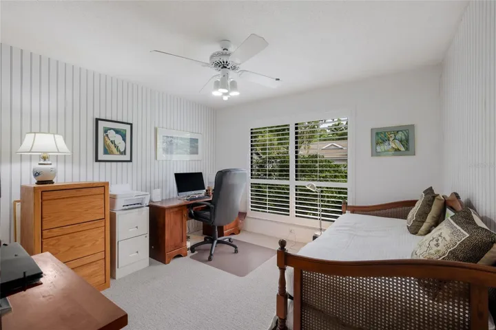 Guest bedroom.