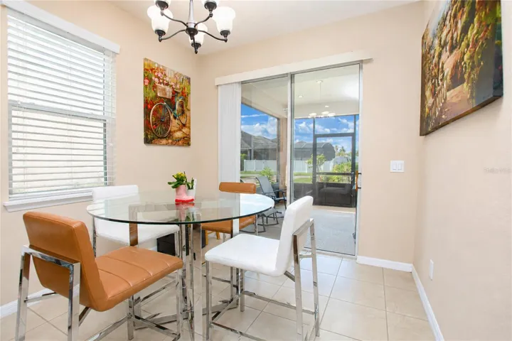 Breakfast/Dining Room