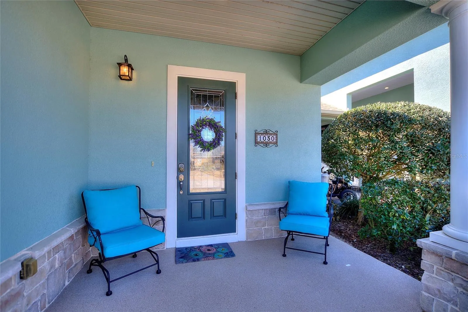 Fron porch entrance