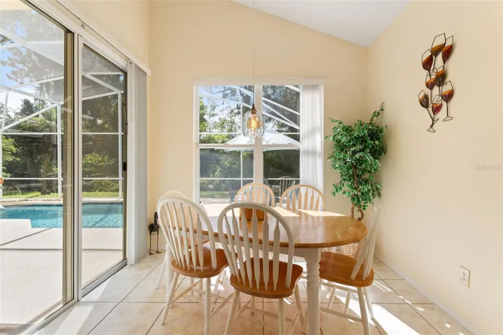Dinette view to Pool