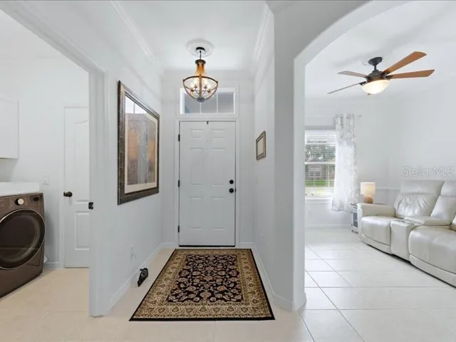 Foyer, Den to the right