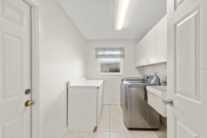 Garage door seen left