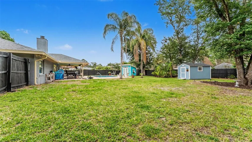 Extra yard space next to Pool