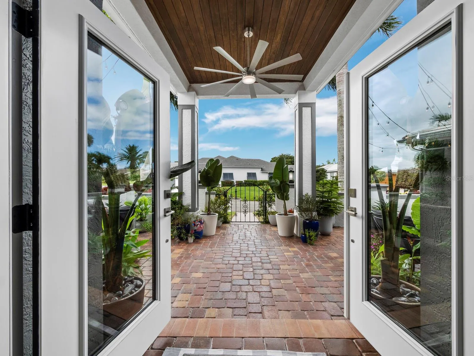 Foyer looking out to front Lanai