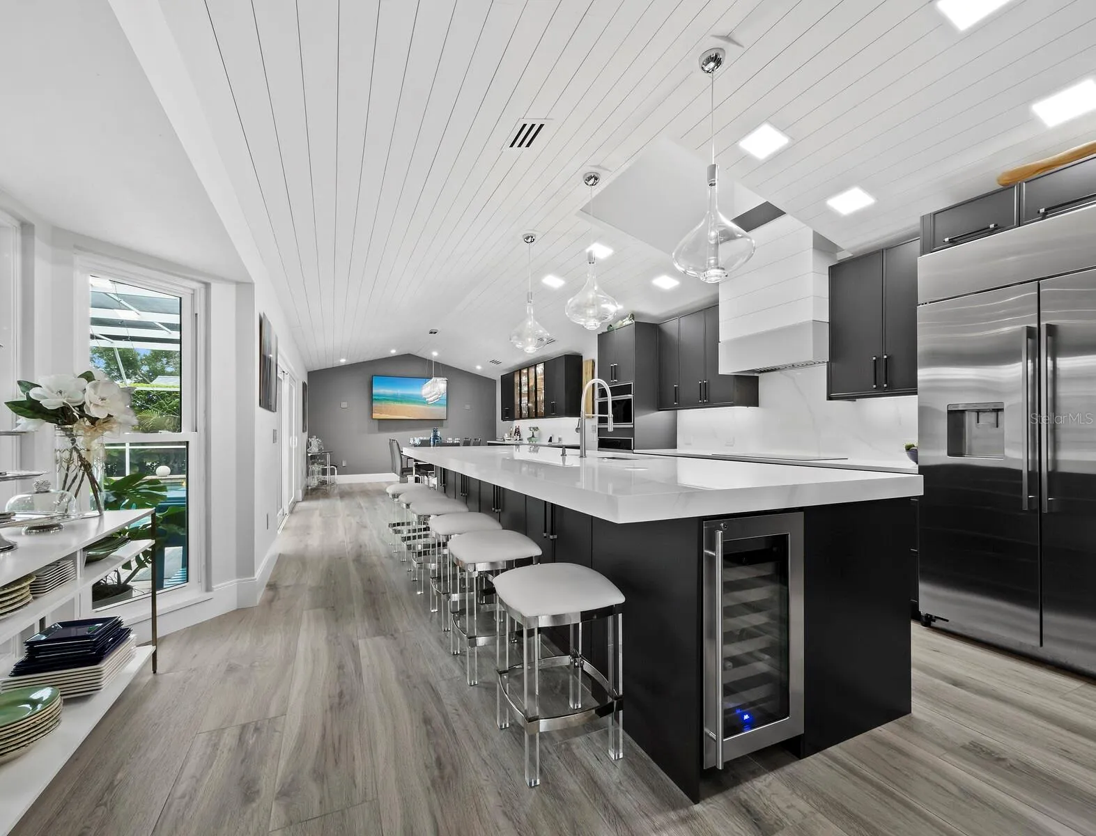 looking from LVR to Kitchen