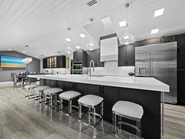 Kitchen & Island