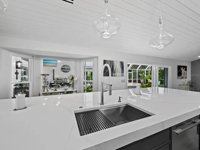 Kitchen & Island