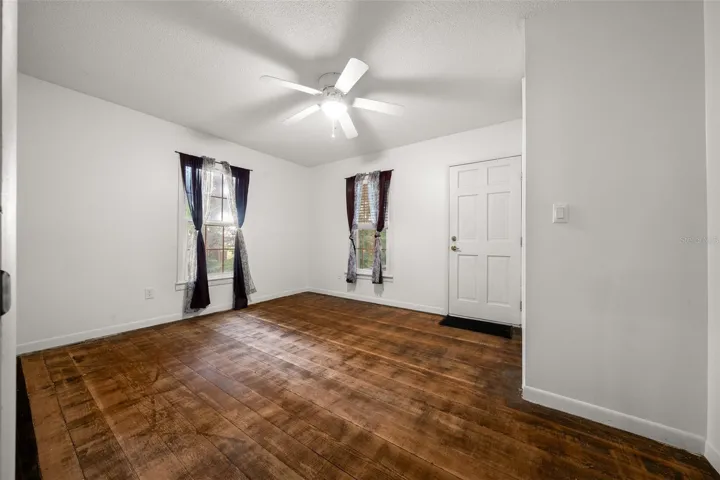 Bed #3 with original wood floors from 1910