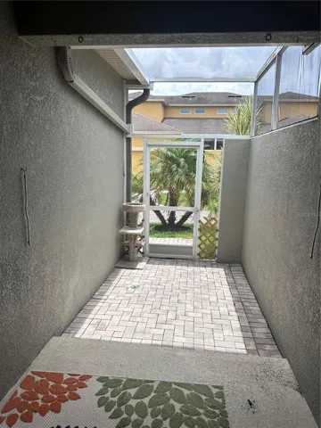 Back porch/lani located next to the garage