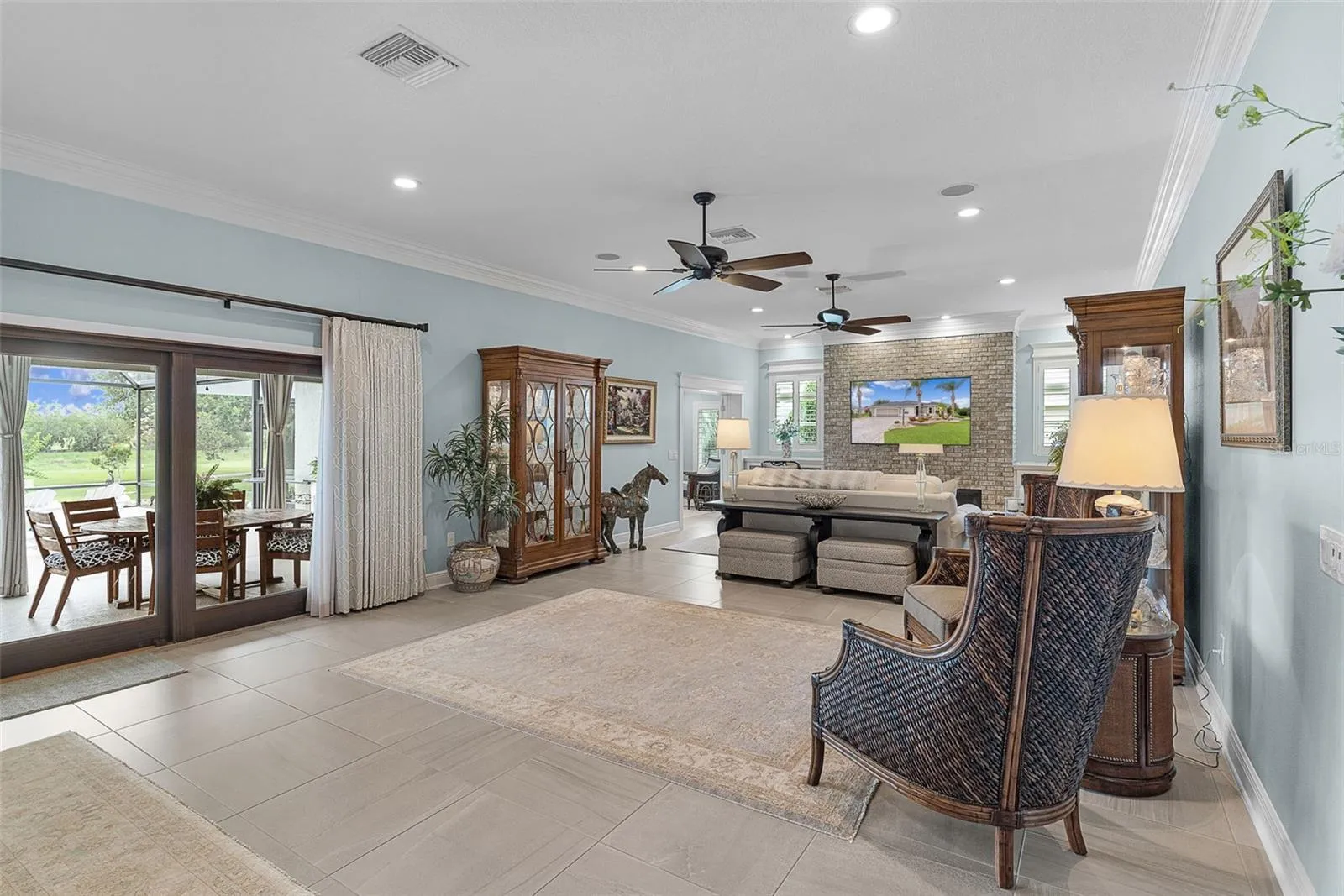 Living room view - huge expanse between the living room and dining room