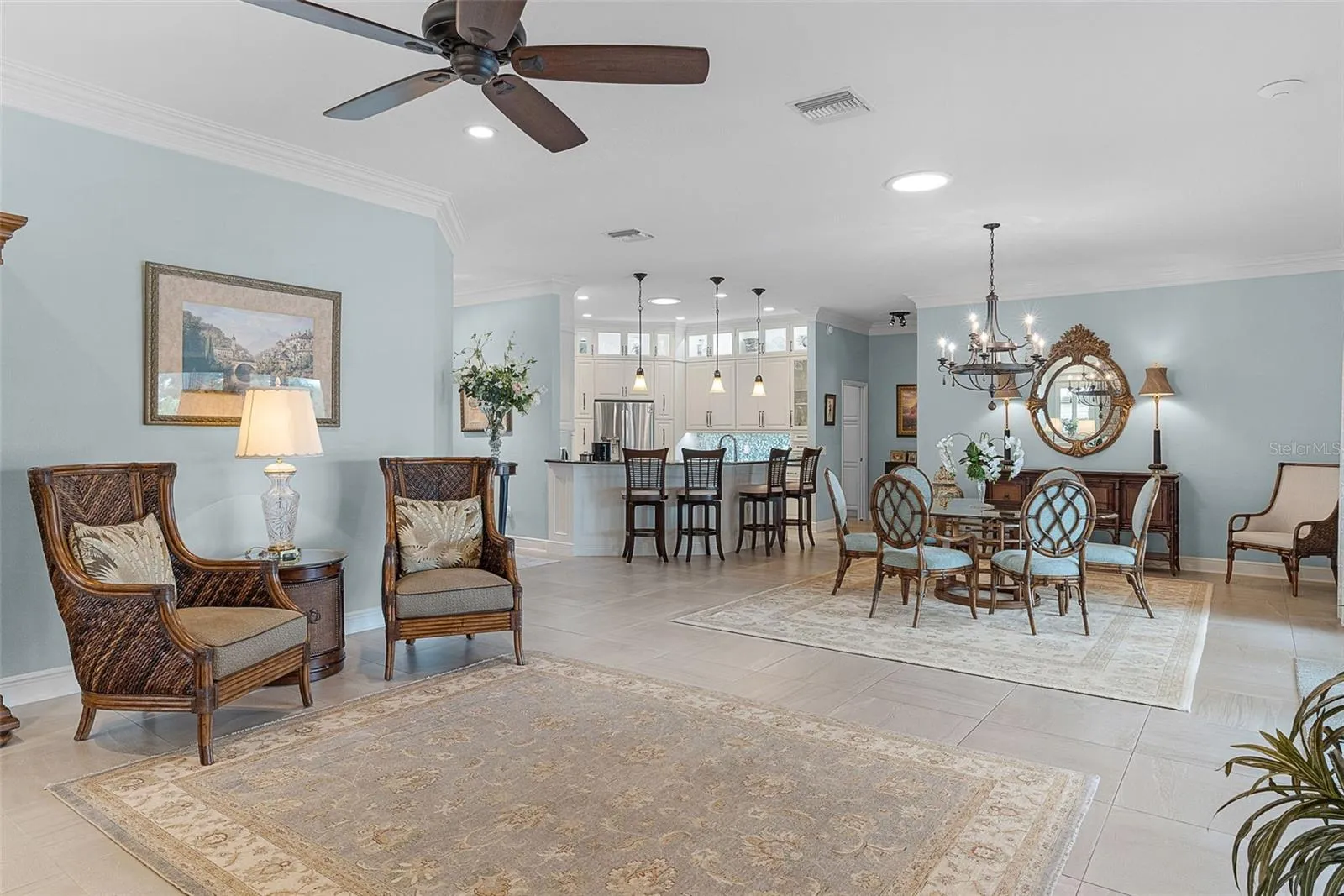 Dining room &amp; kitchen front