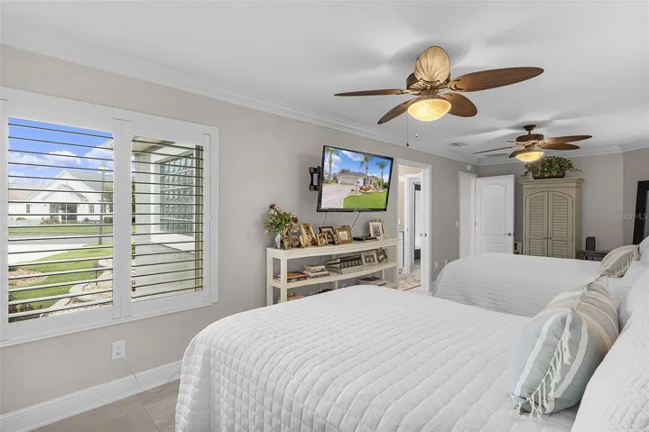 The guest room, also stretched across