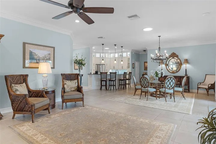 Dining room & kitchen front