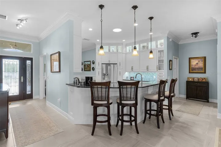 Breakfast bar to enjoy with friends while entertaining