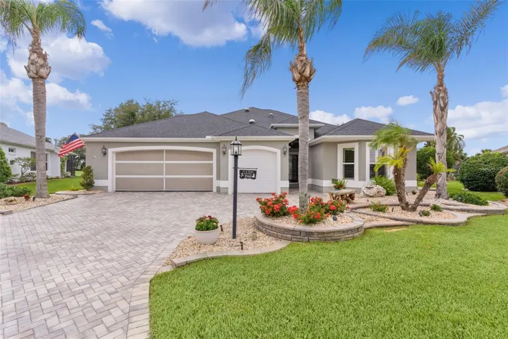 Beautiful curb appeal!