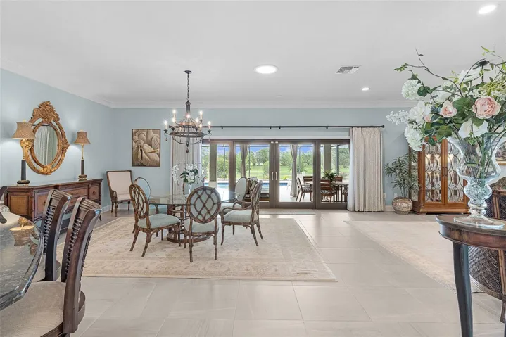 Dining room with the view to the outside