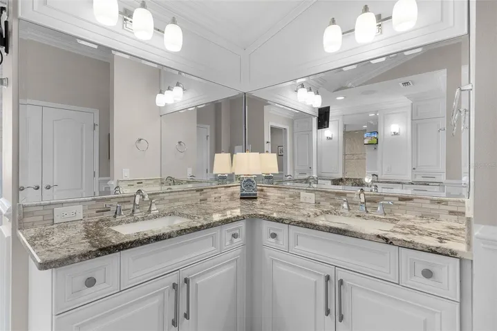 Double sinks with granite countertops
