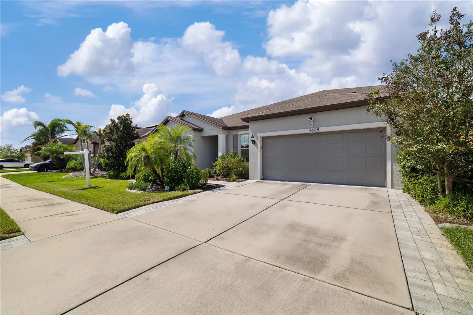 Garage & Driveway